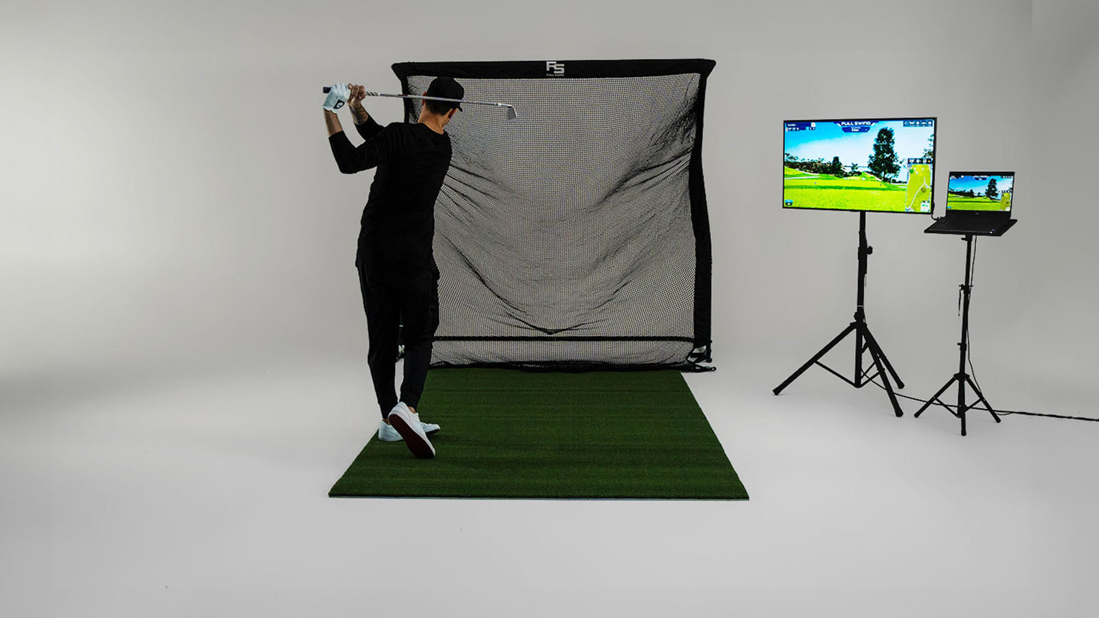 Golfer practicing in a Full Swing KIT Studio