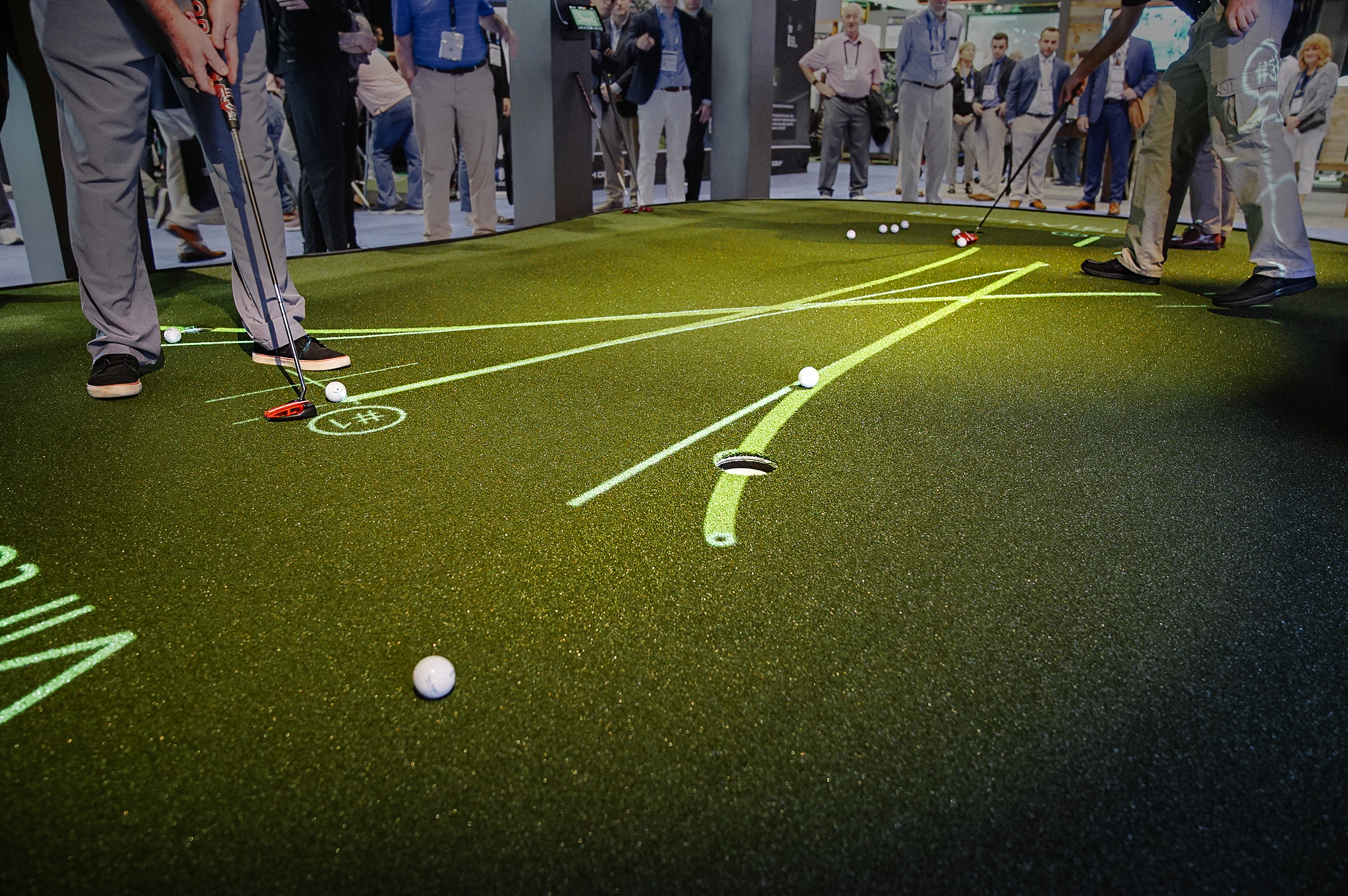 Full Swing Virtual Green putting practice